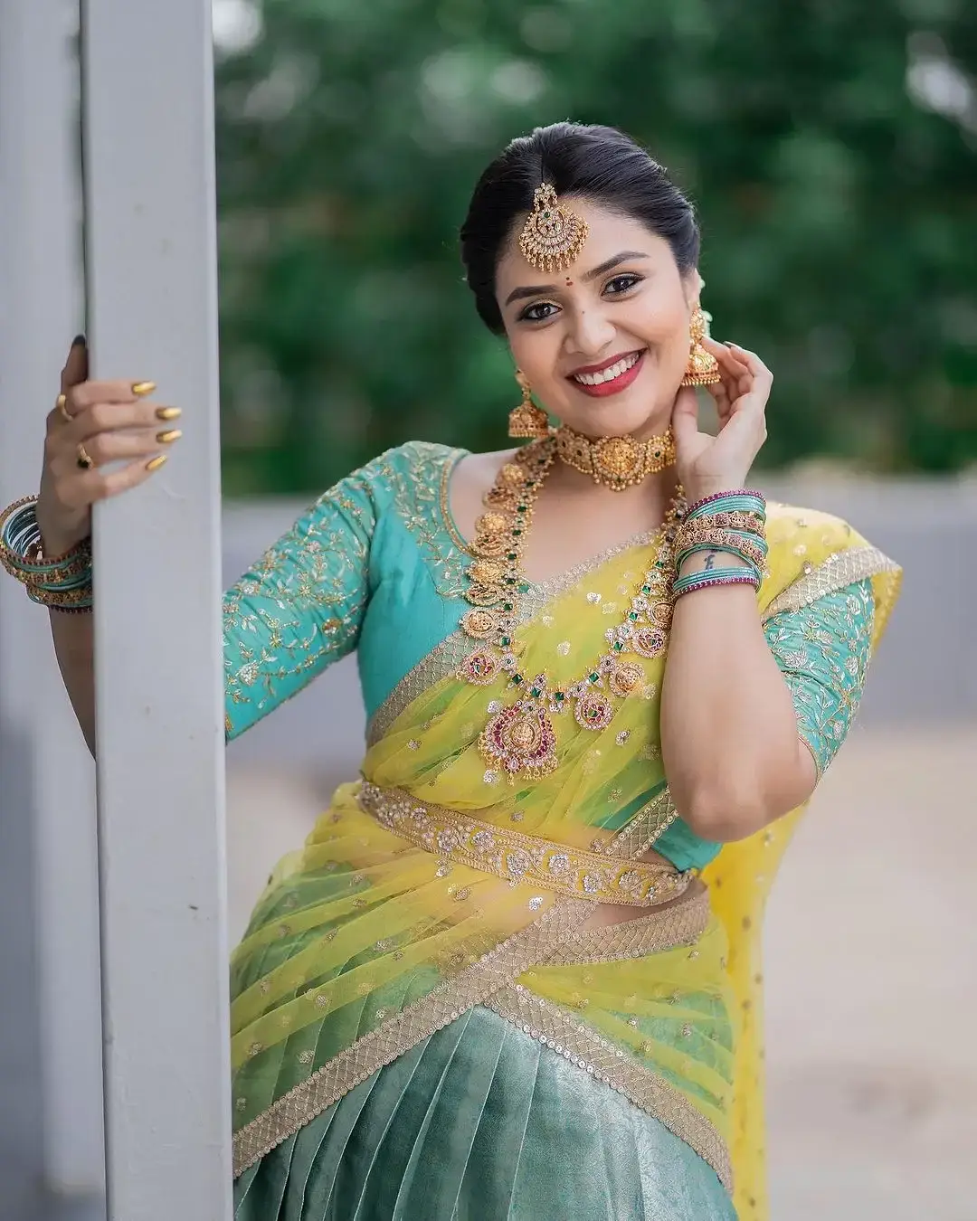 INDIAN TV ACTRESS SREEMUKHI IN GREEN LEHENGA CHOLI YELLOW VONI 7